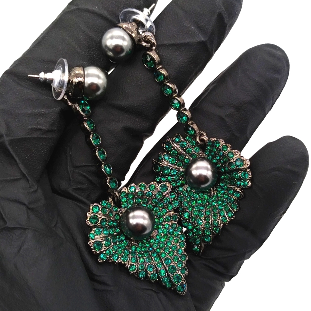 Oscar De La Renta Emerald Faux Pearl Earrings - Picture 3 of 6